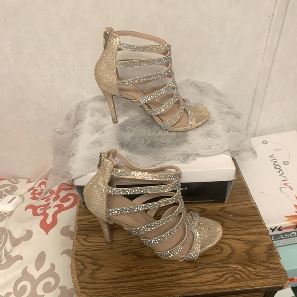 Women shoes sz 6.5 - Picture 1 of 4